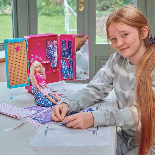Handgefertigte Garderobe von Barbie