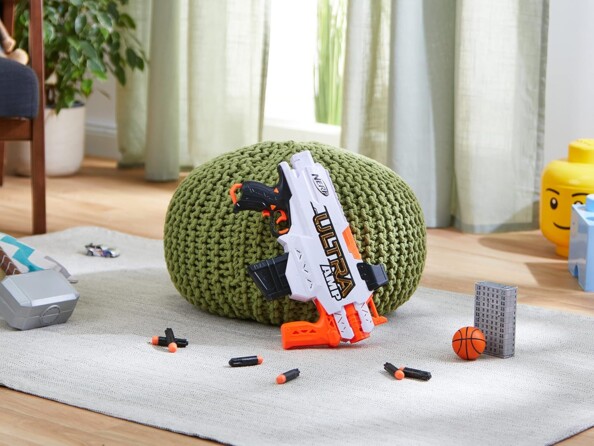 Motorisierte Nerf Ultra Amp-Pistole mit Magazin
