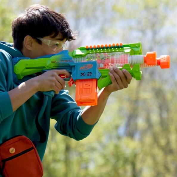 NERF Double Punch Motorized Blaster aus der Elite 2.0-Reihe