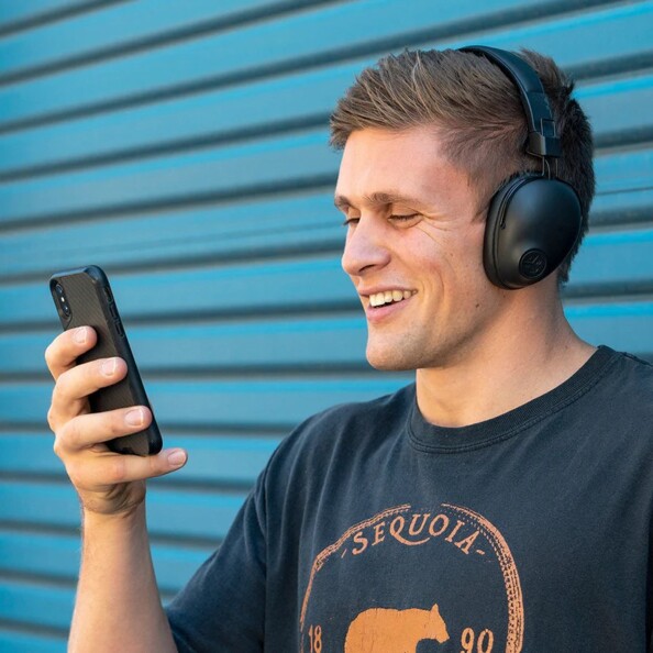 Studio Pro Kopfhörer mit Bluetooth-Multipoint-Verbindung