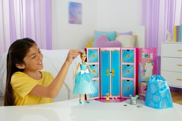 Disney Princesses Box ,,Cinderella-Puppe und ihre königlichen Überraschungen"